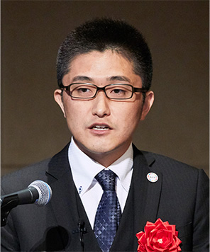 西山 大樹 氏