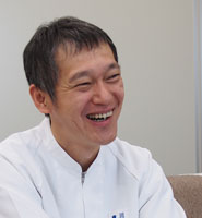 横川佳浩氏